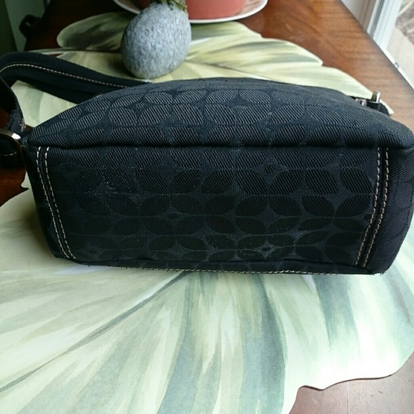FOSSIL BLACK SHOULDER BAG WITH KEY - Picture 4 of 10